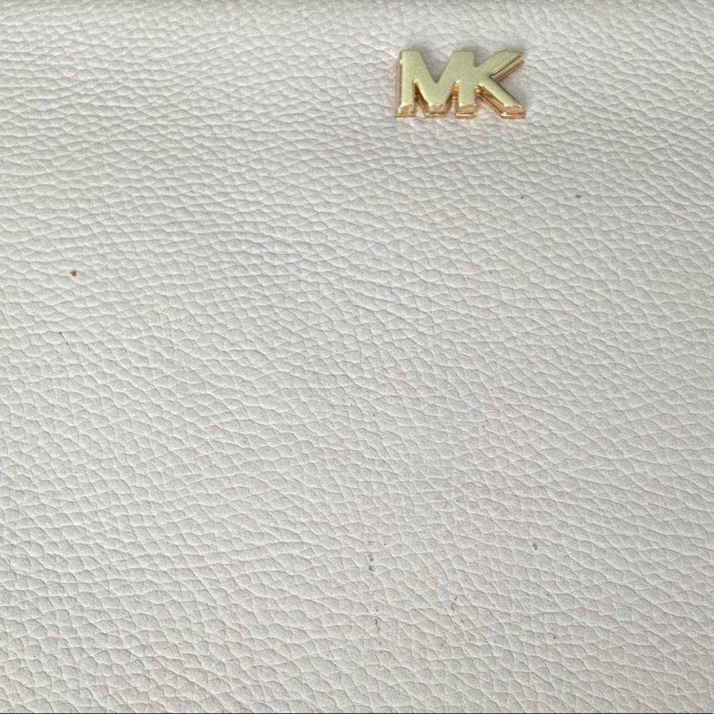 Closet Closing Sunday!! Taking Offers! MICHAEL KORS & CALVIN KLEIN Purses - Picture 13 of 13